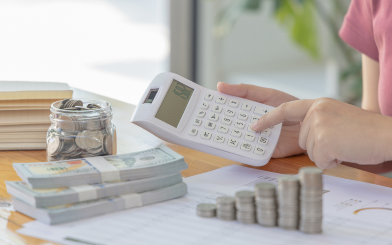 2 hóa đơn cùng ngày trên 20 triệu 2 hóa đơn cùng ngày dưới 20 triệu được thanh toán tiền mặt?