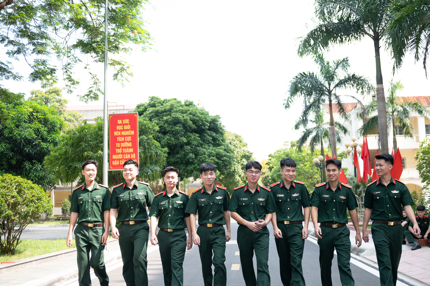 Quân nhân chuyên nghiệp thôi phục vụ tại ngũ trong những trường hợp nào?