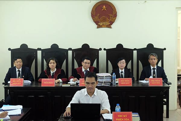 Toà án gồm những ai?