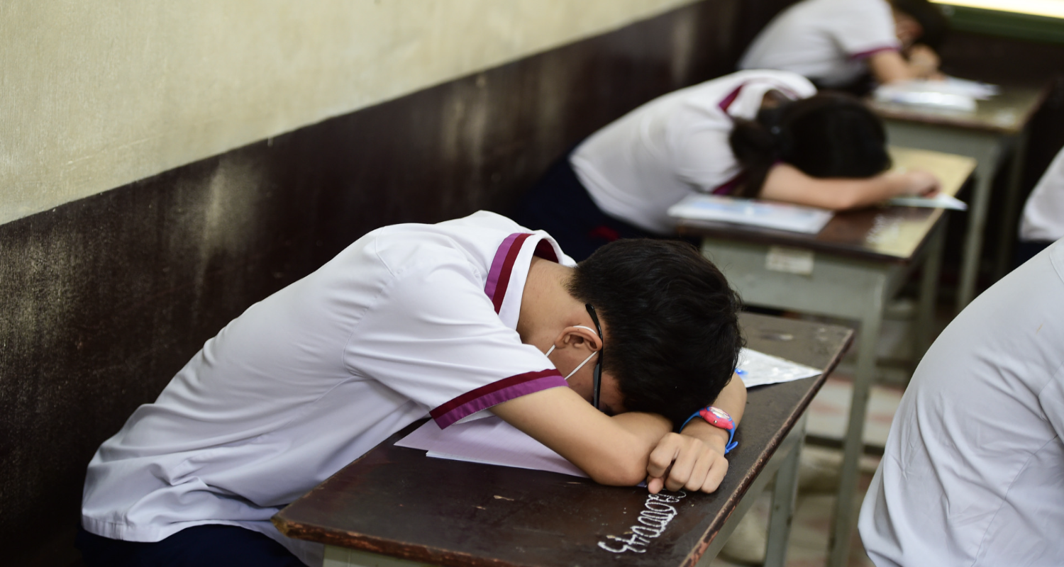 Khi nào học sinh bị cảnh cáo trước toàn trường?