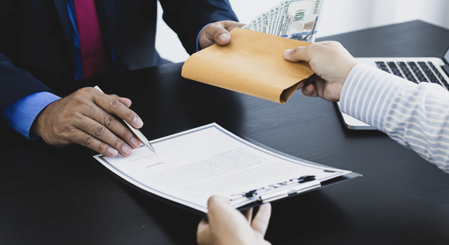 Gia hạn tạm trú có mất phí không?