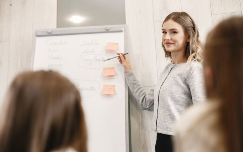 Giáo viên hợp đồng dạy bao nhiêu tiết?