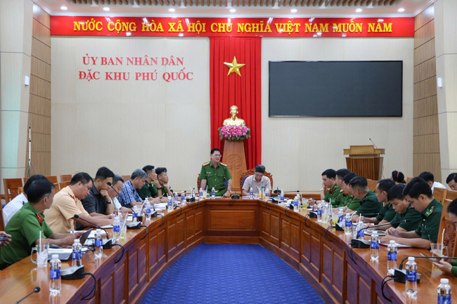 Toàn văn Nghị định 322/2025/NĐ-CP quy định về UBND của Đặc khu Toàn văn Nghị định 322/2025/NĐ-CP quy định về UBND của Đặc khu